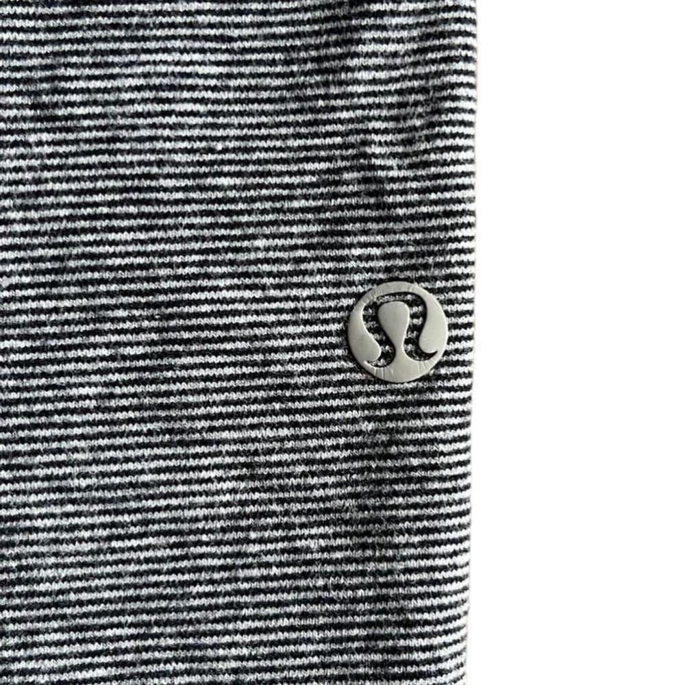 Lululemon capris - Picture 3 of 6